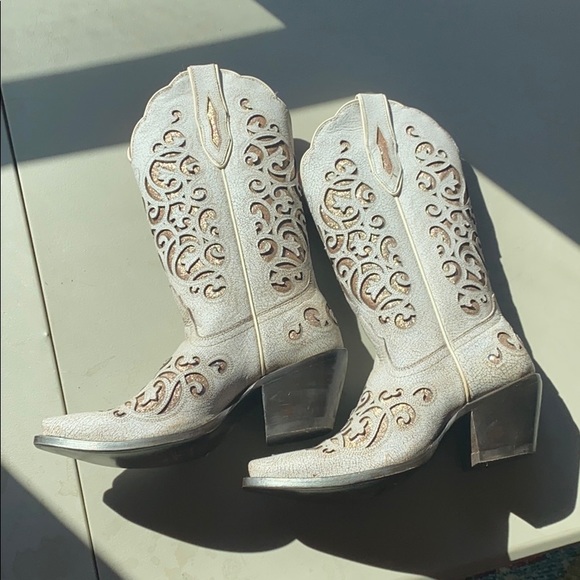 Ariat sample cream western boot with pink glitter. - Picture 2 of 4